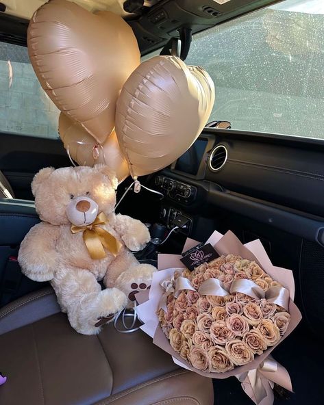 Valentines Day Bears, Luxury Flower Bouquets, Luxury Birthday, Cute Birthday Ideas, Flower Gift Ideas, Cute Couple Gifts, Boyfriend Valentine, Flowers Bouquet Gift, Romantic Gestures