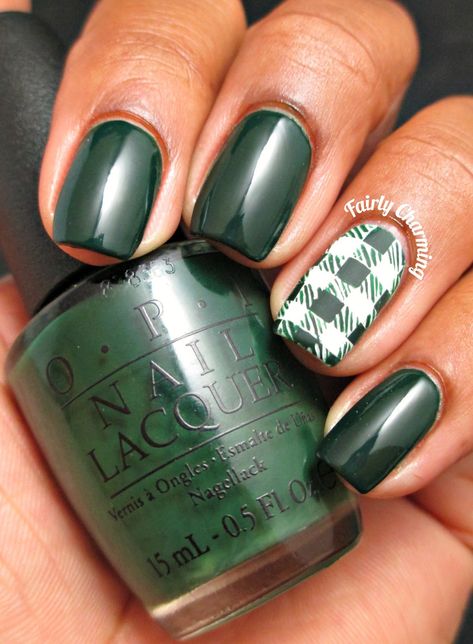 Red Green Nail Art, Flannel Nails Christmas, Buffalo Check Nails, Flannel Nail Art, Buffalo Plaid Nails, Green Plaid Nails, Flannel Nails, Hunting Nails, Nails Plaid