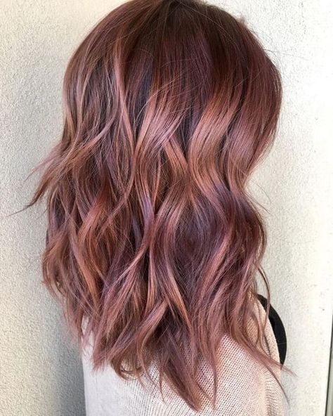 30 Strawberry Brown Hair Ideas For A Fresh New Look Strawberry Brunette, Strawberry Brown Hair, Rose Gold Hair Brunette, Strawberry Hair, Spring Hair Color, Spring Hair, Rose Gold Hair, Hair Color And Cut, Rose Hair