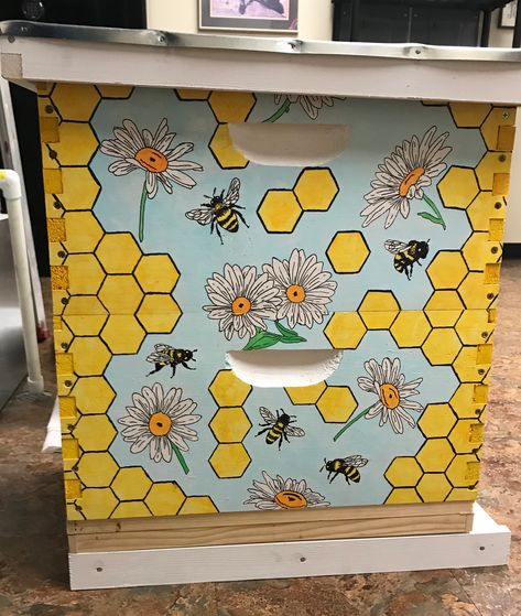 Garden Box Paint Ideas, Bee Hive Decorations, Hive Painting Ideas, Bee Hive Painting, Beehive Painted, Bee Hive Painting Ideas, Beehives Painted, Beehive Painting Ideas, Painting Bee Hives