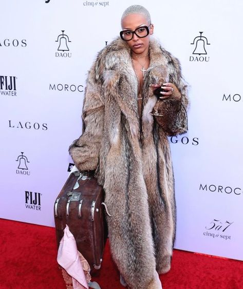 Long Fur Coat Outfit, Oversized Fur Coat, Fur Coat Outfits, Long Fur Coat, Fall Winter 2024, Fur Coats, Coat Outfits, Doja Cat, Celebrity Street Style