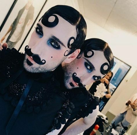 Goth Clown Costume, Clown Costume Men, Goth Clown, Alternative Mens Fashion, Labyrinth Ball, Circus Performers, School Makeup, Halloween Photoshoot, Clown Costume