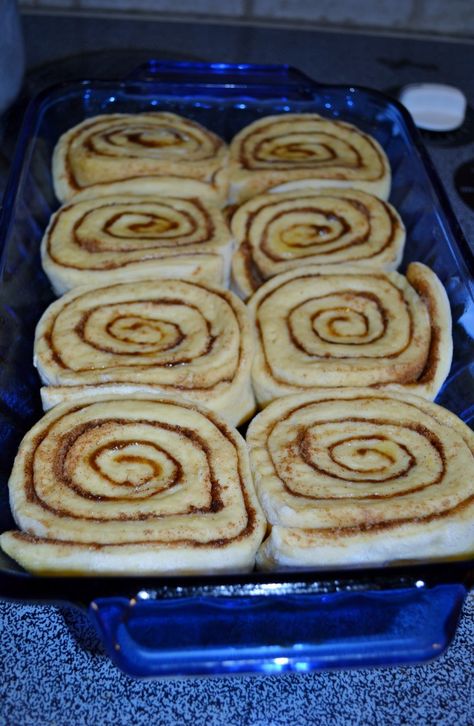 Cake Mix Cinnamon Rolls, Cake Mix Donuts, Cake Mix Muffins, Brunch Cake, Cinnamon Roll Cake, Cinnamon Rolls Homemade, Cinnamon Rolls Recipe, Cake Mix Recipes, Cake Mix Cookies