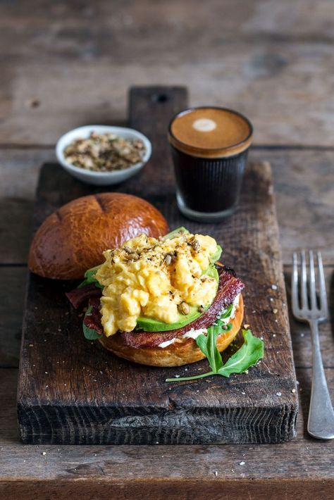 brioche breakfast burger with scrambled egg, avo & bacon Brioche Breakfast, Breakfast Cafe, Breakfast Burger, Bistro Food, Scrambled Egg, Coffee Breakfast, Savory Breakfast, Breakfast Sandwich, Food Presentation