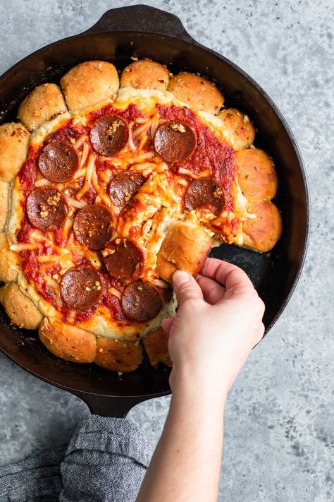 This vegan skillet pizza dip makes a great party appetizer or snack. It has a cheesy, creamy center made with a homemade vegan mozzarella sauce and is topped with vegan pepperoni. It's ringed with vegan garlic butter rolls that are so perfect for dipping and make for a beautiful presentation. Skillet Pizza Dip, Vegan Skillet, Mozzarella Sauce, Stuffed Breads, Vegan Finger Foods, Butter Rolls, Vegan Apps, Vegan Pepperoni, Skillet Pizza