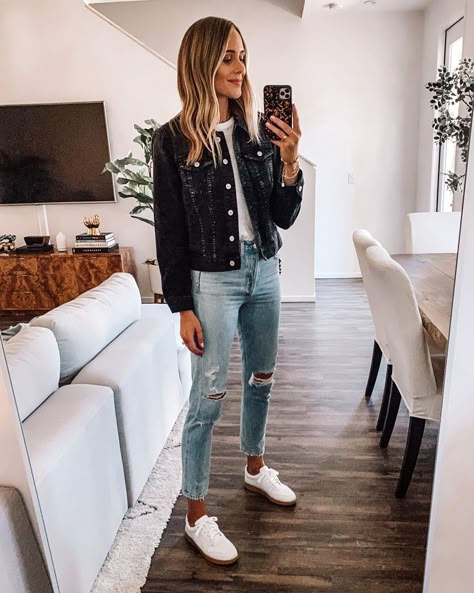 . Outfit Ideas With Black Denim Jacket, Outfit With Black Denim Jacket, Jeans Jackets Outfits, What To Wear With A Black Jean Jacket, Black Levi Jacket Outfit, Black Jeans And Denim Jacket Outfit, How To Wear A Black Denim Jacket, Black Jeans With Jean Jacket, Black Jeans Denim Jacket