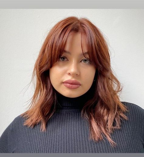 Red Lob With Curtain Bangs, Auburn Short Hair With Bangs, Ginger Bob With Curtain Bangs, Red Hair Lob Haircut, Mid Length Red Hair With Bangs, Curtain Bangs Medium Hair Red, Dark Ginger Hair Short, Auburn Lob With Bangs, Short Cooper Hairstyles