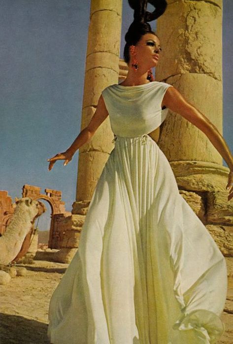 Ancient Greek Dress:thiết kế lấy cảm hứng từ váy Hi Lạp cổ xưa. Greek Inspired Fashion, Ancient Greek Dress, Greek Dress, Greek Goddess Dress, Greece Aesthetic, Goddess Dress, Greek Fashion, 1960s Fashion, Aesthetic Outfit