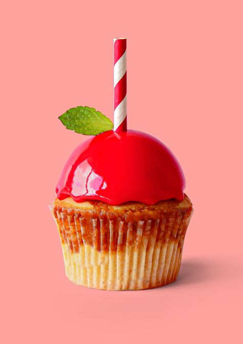 Apple Cupcakes, Vanilla Cupcake Recipe, Salted Caramel Sauce, Köstliche Desserts, Candy Apple, Savoury Cake, Cherry On Top, Caramel Sauce, Candy Apples