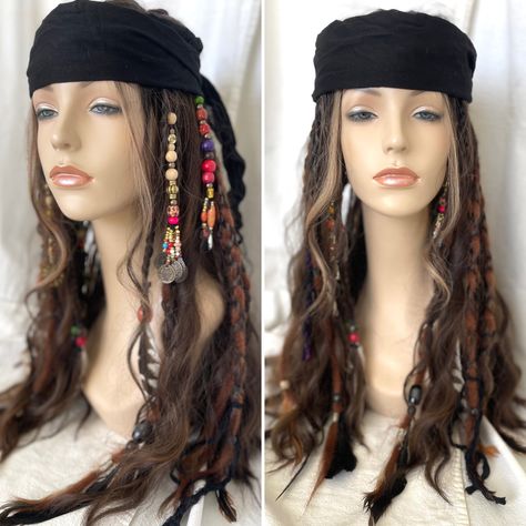 Pirate Jewelry Diy, Jack Sparrow Halloween Costume, Jack Sparrow Halloween, Pirate Makeup, Pirates Theme, Pirate Hair, Wig Braids, Brown Cosplay, Joker Makeup