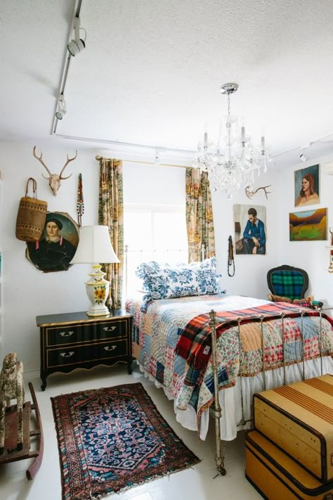 Unique Beds, Iron Bed, White Bedding, Guest Bedrooms, Vintage Quilts, The Guest, Bed Room, House Inspiration, Guest Bedroom