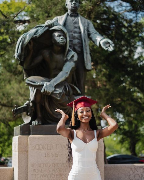 Tuskegee Graduation Pictures, Masters Photoshoot, Graduation Vibes, Graduation Inspiration, 2025 Graduation, Selfless Service, Nurses Prayer, Grad Poses, Grad Shoot