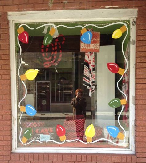 Diy Window Art Ideas, Painted Store Windows Christmas, Christmas Light Window Painting, Easy Holiday Window Painting, Store Front Christmas Window Painting, Window Painting Ideas For Christmas, Simple Window Painting Ideas Christmas, Window Christmas Decor Ideas Drawing, Painted Window Christmas