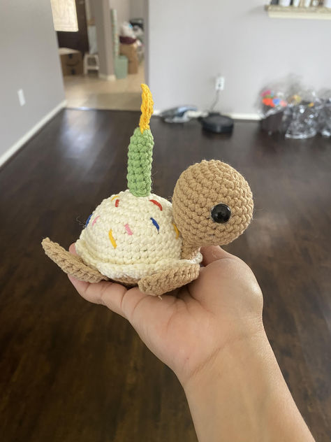 Crochet Ideas For Birthday Gifts, Crochet Birthday Gifts Free Patterns, Birthday Gifts Crochet, Quick Crochet Birthday Gifts, Crochet Birthday Amigurumi, Cute Crochet Birthday Gifts, Birthday Crochet Ideas, Birthday Cake Crochet Pattern Free, Crochet Clothes For Turtle