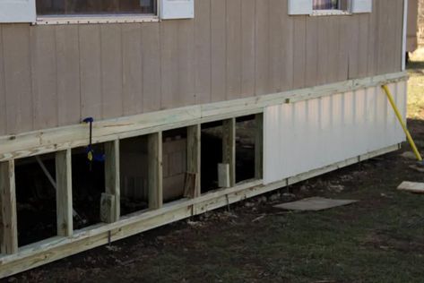 Diy Mobile Home Skirting, Moble Homes, Mobile Home Redo, House Skirting, Mobile Home Skirting, Home Skirting, Mobile Home Repair, Mobile Home Exteriors, Mobile Home Makeovers