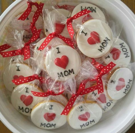 Mothers Day Biscuits, Mother Day Cookies Decorated, Mothers Day Cookies Ideas, Cookies For Mothers Day, Mother’s Day Cookies Decorated, Mother Day Cookies, Mother’s Day Sugar Cookies, Mothers Day Baking Ideas, Mothers Day Cookies Decorated