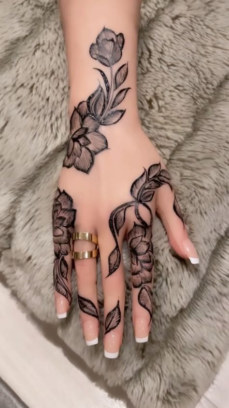 Henna Style Tattoos, Jagua Henna, Henna Nails, Henna Inspired Tattoos, Floral Henna Designs, Finger Henna Designs, Henna Tattoo Hand, Henna Tattoo Designs Hand, Finger Henna