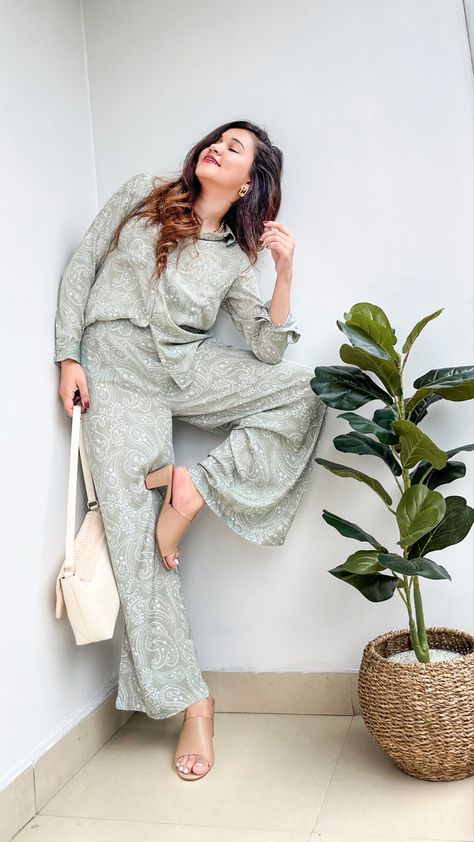 #poses #outfitideas #outfitstyle #coordsets #satinsilk #westside #westernstyle #comfort #aesthetic #fashion #sagegreen #ootdfashion #ootd #paisley #prints #style #poseideas Printed Coordsets, Comfort Aesthetic, Coord Set, Ootd Fashion, Aesthetic Fashion, Silk Satin, Western Fashion, Duster Coat, Paisley