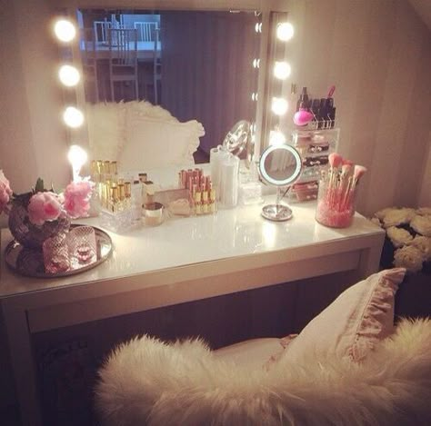 2014 Aesthetic, 2014 Vibes, Makeup Vanities, 2014 Tumblr, Vanity Room, Glam Room, Makeup Rooms, Vanity Ideas, Girly Room