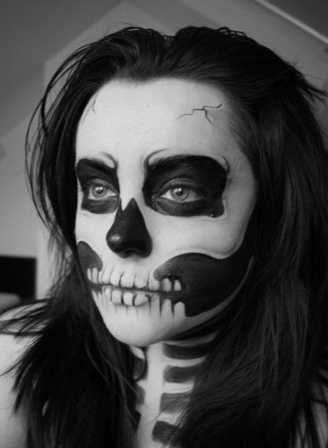 Woman With Skeleton, Pretty Skeleton Makeup, Diy Halloween Skeleton, Halloween Skeleton Makeup, Skull Face Paint, Dead Makeup, Skeleton Face, Skeleton Halloween Costume, Skeleton Makeup