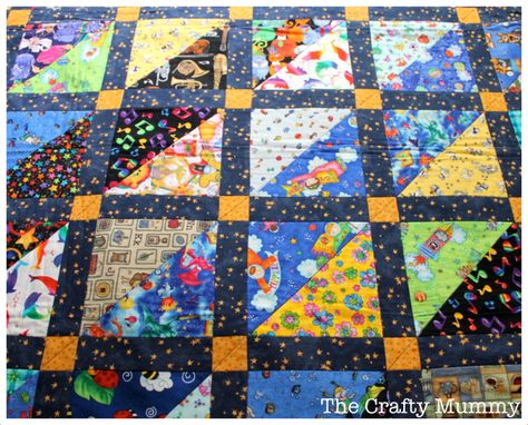 ispy quilt cover Spy Ideas, Kids Charity, I Spy Quilts, Quilting Ideas Patterns, Children Projects, Kid Quilts, Charm Pack Quilt, I Spy Quilt, Charity Quilts