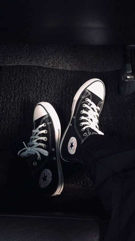 Converse Black Aesthetic, Grunge Skater Aesthetic, Emo Shoes, Sneakerhead Room, Grunge Shoes, Optical Illusion Wallpaper, Skater Aesthetic, Acoustic Music, Converse Black