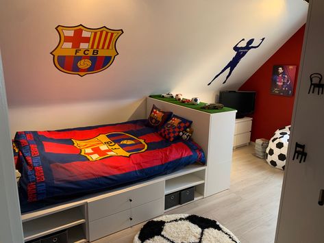 Ikea bed, barca sticker Barcelona Bedroom, Bunk Rooms, الرسومات اللطيفة, Lionel Messi, Fc Barcelona, Dream Room, Bunk Beds, Toddler Bed, Barcelona