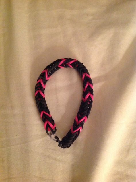 Fishtail Loom Bracelet Ideas, Rubber Band Bracelet Color Ideas, Diy Rubber Band Bracelet, Fishtail Loom Bracelet, Rainbow Loom Fishtail, Rainbow Loom Bracelets Easy, Fishtail Bracelet, Loom Band Bracelets, Rainbow Loom Rubber Bands