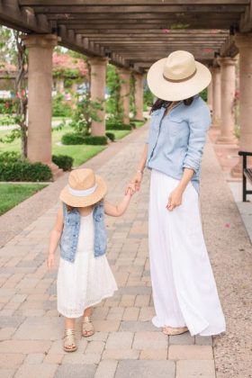 mother daughter outfits Mother Daughter Pictures, Kid Dress, Mom Daughter Outfits, Mother Daughter Photos, Mommy Daughter Outfits, Princess Sophia, Daughter Outfits, Mother Daughter Fashion, Mother Daughter Matching Outfits