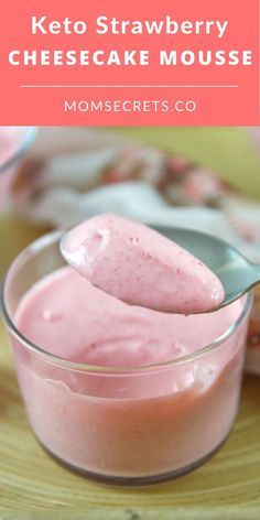 This keto strawberry mousse is fluffy, creamy, and sugar-free. It’s made with only 5 ingredients, it's the perfect keto dessert to serve at any occasion. #strawberrymousse #ketostrawberrymousse Keto Jello, Strawberry Cheesecake Mousse, Strawberry Mousse Recipe, Mini Dessert Cups, Cheesecake Mousse, Strawberry Mousse, Keto Recipes Breakfast, Keto Sweets, Keto Friendly Desserts