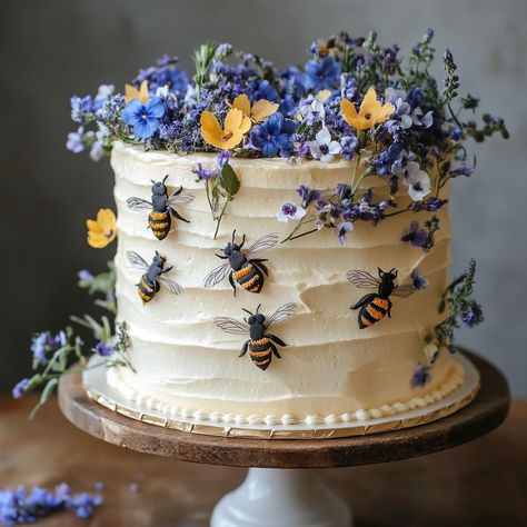 Bee Themed Wedding, Cottage Core Recipes, Bee Wedding Cake, Cottagecore Cake, Daisy Wedding Cakes, Wildflower Cake, Bird Cake, Bee Wedding, I Love Bees