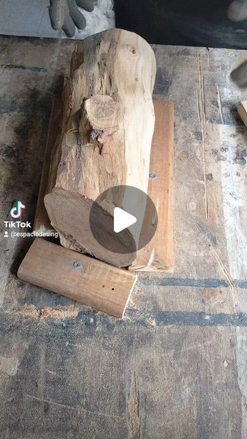 Wood Slice Furniture, Log Wood Ideas, Rustic Wood Ideas, Log Design Ideas Woods, Live Edge Projects Ideas, Barnboard Projects, Creative Wood Projects, Wood Log Projects, Tree Stump Furniture