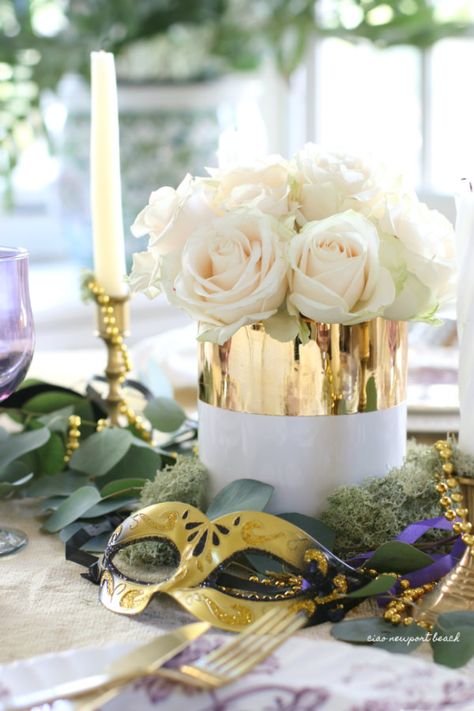 Mardi Gras Tablescape, Mardi Gras Dinner Party, Masquerade Party Themes, Mardi Gras Dinner, Nola Bachelorette Party, Mardi Gras Flag, Mardi Gras Party Decorations, Valentine Tablescape, Mardi Gras Wedding