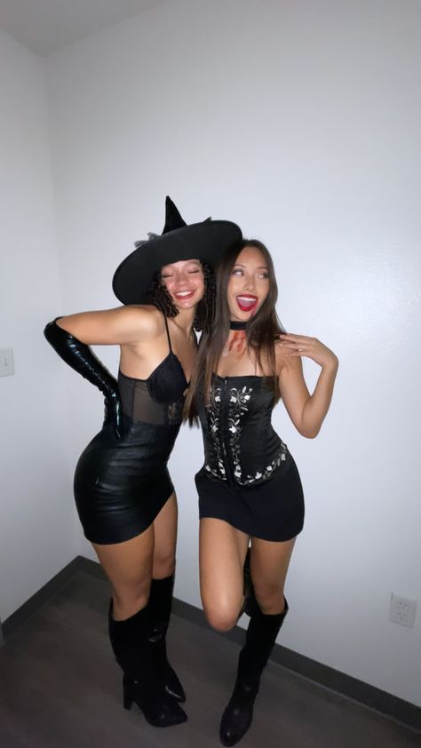 Vampire And Witch Costume, Halloween Costumes Astethic, Vampire Cheerleader Costume, Witch Duo Costume, Duo Halloween Costumes Vampire, Vampire Halloween Costume College, Vampire Group Costume, Vampire Costume College, Vampire College Costume