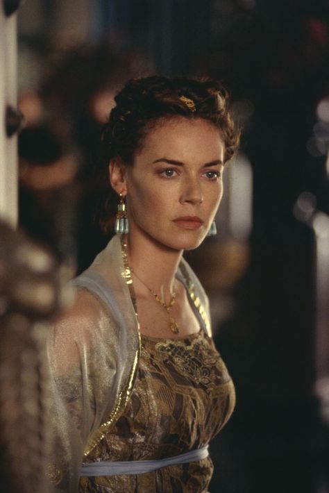 Connie Nielsen as Lucilla. "Gladiator", movie, 2000. Representation of a wealthy woman. Catherine Mccormack, Connie Nielsen, Gladiator 2000, Gladiator Movie, Wealthy Women, Epic Fails Funny, Movie Costumes, Epic Fails, Ancient Rome