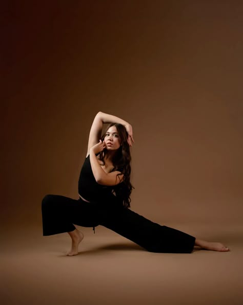 Jazz Dance Music, Vogue Poses Dance, Headshots For Dancers, Beginner Dance Poses For Pictures, Dance Portfolio Photo Shoot, Dancer Studio Photography, Creative Dance Photography Ideas, Poses For Dance Photo Shoot, Dance Poses For Photo Shoots