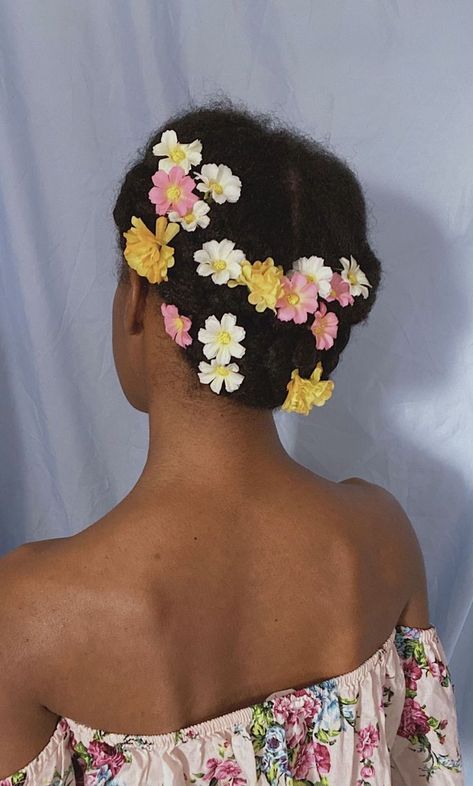 Cottagecore Natural Hair, Natural Hair Flowers, Black Cottagecore, Feminine Flowers, Flowers In Her Hair, Black Femininity, Be Gentle, 4c Hairstyles, Hair Art