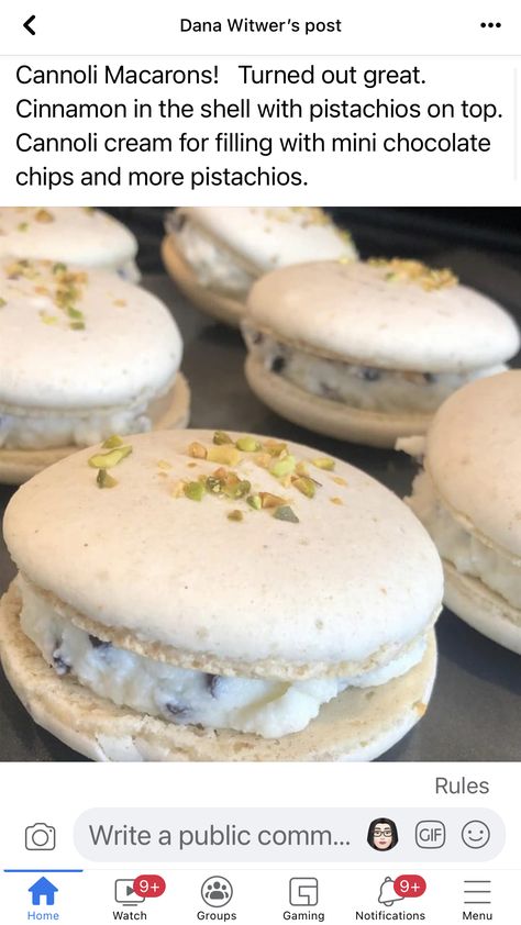 Cannoli Macaron, Macaron Recipes, Cannoli Cream, Macaroon Cookies, Macaron Recipe, Cannoli, Mini Chocolate Chips, Macaroons, Hamburger Bun