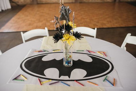 The Animated Anajo: Batman Centerpiece! Batman Centerpieces, Superhero Centerpiece, Centerpieces For Weddings, Comic Book Wedding, Christmas Wedding Themes, Batman Wedding, Nightmare Before Christmas Wedding, Centerpieces For Wedding, Batman Love