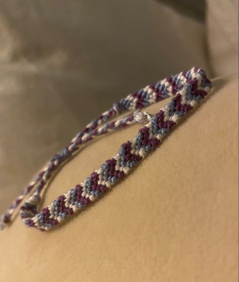 Matching Bracelets String, Friendship Bracelets For Boyfriend, Chevron Bracelet Pattern, Friendship Bracelets Thread, Chevron Bracelet Tutorial, Crochet For Boyfriend, Thread Bracelets Patterns, Bread Bracelet, Threaded Bracelets