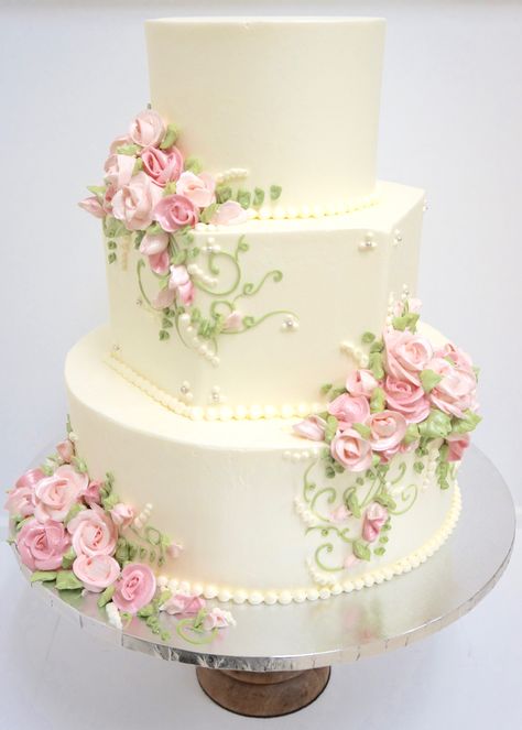 3 Tier Floral Cake, 3 Tier Flower Cake, Wedding Cake 3 Tier Elegant, Beautiful Wedding Cakes Unique, Quince Cakes, Extravagant Wedding Cakes, Royal Wedding Cake, Beautiful Cake Designs, Floral Wedding Cake