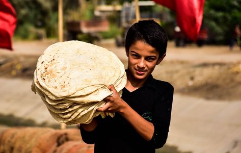 Middle Eastern Flat Bread Recipe, Iranian Bread Recipe, Arab Bread, Iraqi Bread, Syrian Bread, Iraqi Recipes, Mediterranean Recipes Healthy, Arabic Bread, Middle Eastern Cuisine