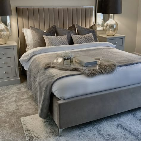 Bedroom Inspiration Grey, Grey Velvet Bed, Grey And Gold Bedroom, Velvet Bedroom, Silver Bedroom, Grey Bed Frame, Grey Bedroom Decor, Cama King Size, Beige Bedroom