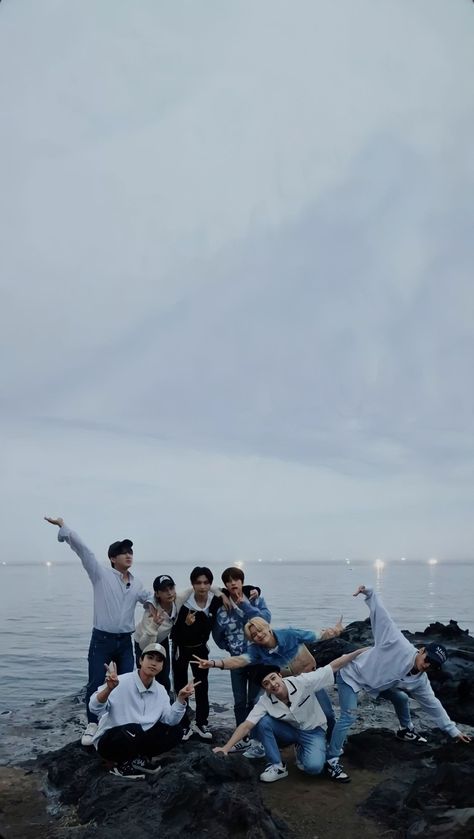 Skz Summer Wallpaper, Stray Kids Wallpaper Group Picture, Stray Kids Wallpaper Group Picture Cute, Kpop Summer Wallpaper, Funny Skz Wallpaper, Skz Group Photo Wallpaper, Skz Wallpaper Aesthetic Ot8, Stray Kids Iphone Wallpaper, Skz Phone Wallpaper