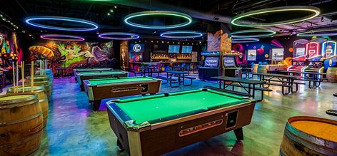 Gaming Parlour, Pool House Layout, Garage Arcade, Bar Arcade, Sport Bar Design, Billiards Room Decor, Billiards Bar, Arcade Bar, Gaming Lounge