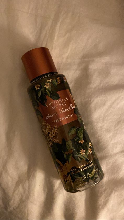 Victoria Secret - Bare vanilla - Autumn - Fall - Cinnamon Perfume Aesthetic, Caramel Aesthetic, Secret Aesthetic, Vanilla Scents, Victoria's Secret Aesthetic, Bare Vanilla, Vanilla Smell, Vanilla Caramel, Beautiful Library