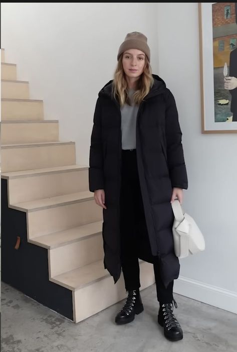 Long Black Raincoat Outfit, Black Raincoat Outfit, Raincoat Outfit, Black Raincoat, Winter Lookbook, Cool Street Fashion, Long Black, Summer Wear, Street Fashion