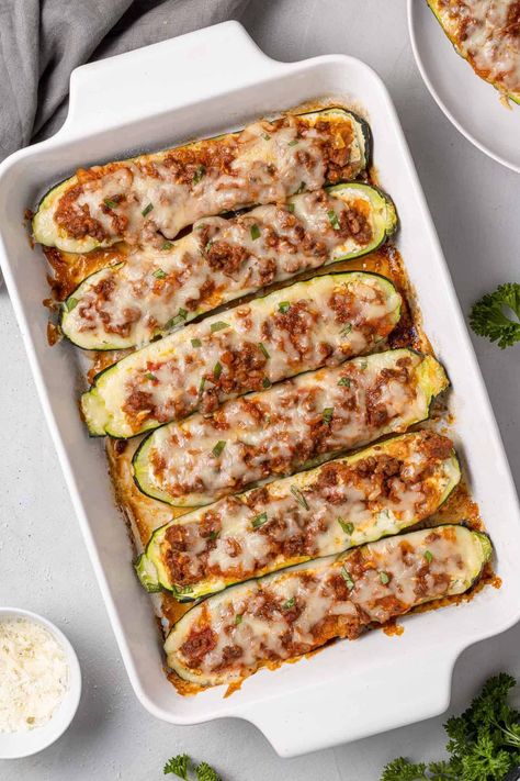 Gluten-free lasagna zucchini boats are stuffed with all the goodness of lasagna but without all the heavy pasta. A healthy and delicious alternative! Zucchini Lasagna Boats, Lasagna Boats, Low Carb Zucchini Lasagna, Zucchini Pizza Boats, Classic Lasagna Recipe, Zucchini Boat Recipes, Stuffed Zucchini Boats, Gluten Free Lasagna, Keto Lasagna