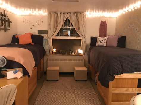 Iowa state dorm University Of Iowa Dorm, Bloxburg Dorm, Iowa State University Dorms, Dorms Ideas, Dorm Room Layouts, Dorm Room Decorating Ideas, Dorm Hacks, Dorm Room Decorating, University Housing