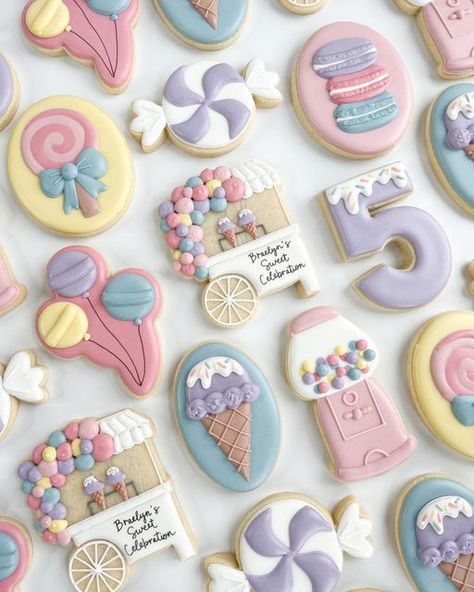 Leah Durso on Instagram: "Braelyn’s sweet celebration 🍭🍬🍦 Any theme that has to do with candy or ice cream is always my favorite 🤩" Ice Cream Cookies Decorated, Candy Theme Cookies Decorated, Sweet One Cookies Decorated, Two Sweet Cookies Decorated, Ice Cream Theme Birthday Cookies, Decorated Cookies Ideas, Ice Cream Theme Cookies, Candy Cookies Decorated, Tea Party Cookies